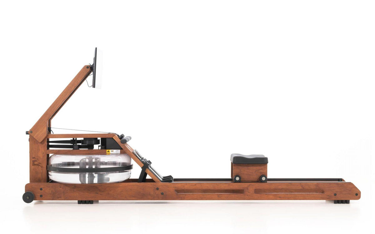 Rudergerät aus Holz mit Wasserwiderstand und Monitor.