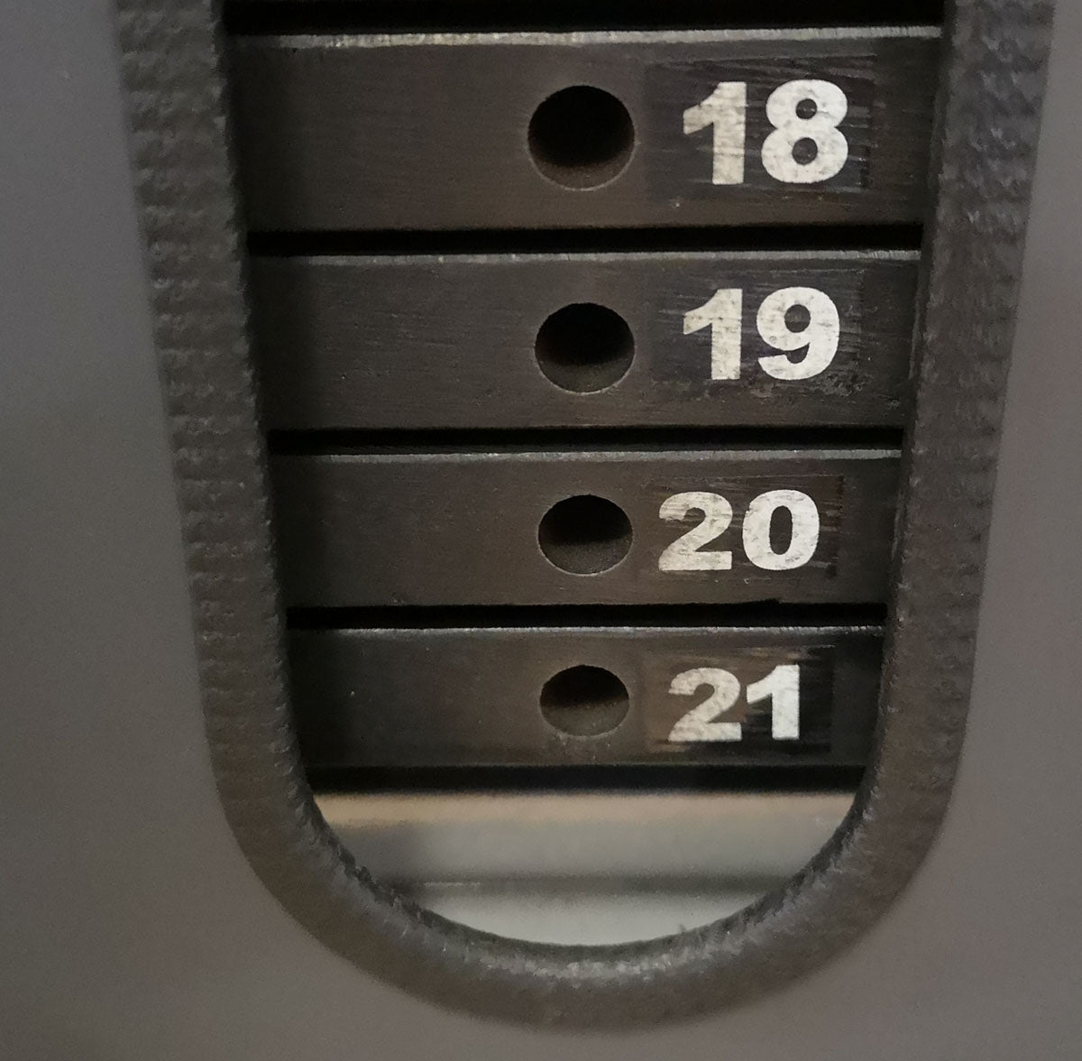 Precor Bankdrückmaschine mit Einstiegshilfe, Brustpresse, 105kg Gewichtsblock, Rahmenfarbe Silber, gebraucht - überholter Zustand
