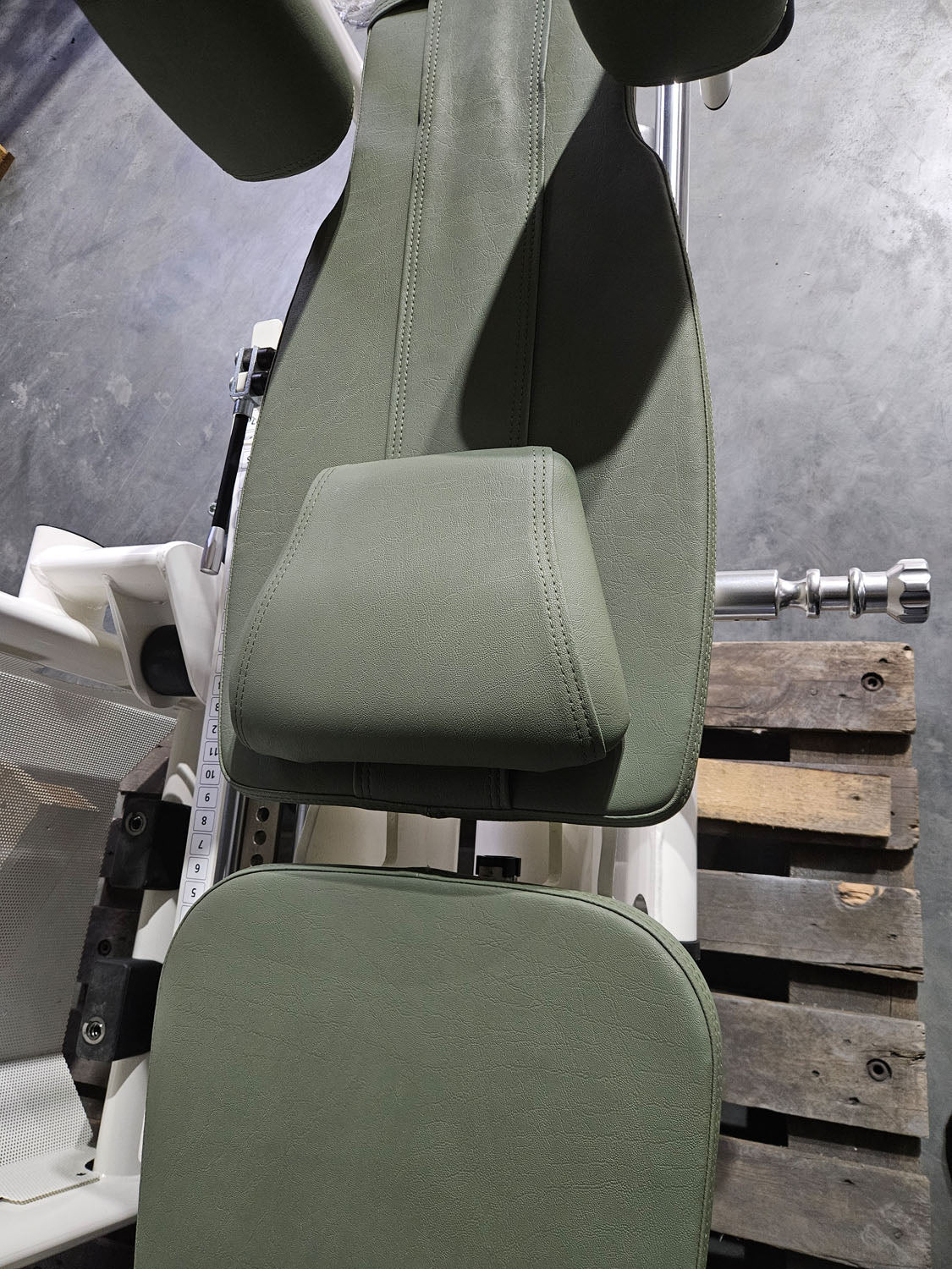 Gym80 Med80 3283 Funktionsstemme sitzend - liegend, Beinpresse verstellbar, Farbe Weiß, gebraucht - überholter Zustand
