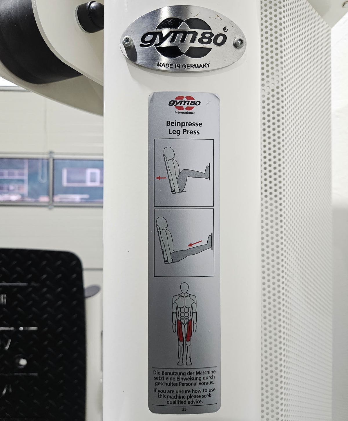 Gym80 Med80 3283 Funktionsstemme sitzend - liegend, Beinpresse verstellbar, Farbe Weiß, gebraucht - überholter Zustand