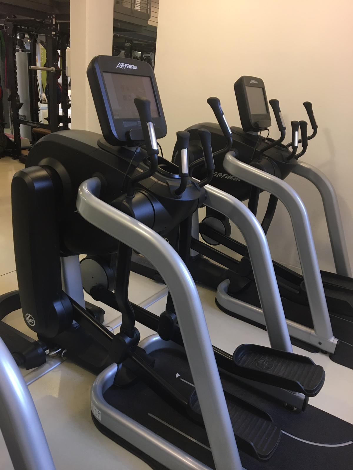 Life Fitness 18 Stk. Cardiogeräte Set, Discover SE Konsolen, Touch, gebraucht - überholter Zustand!