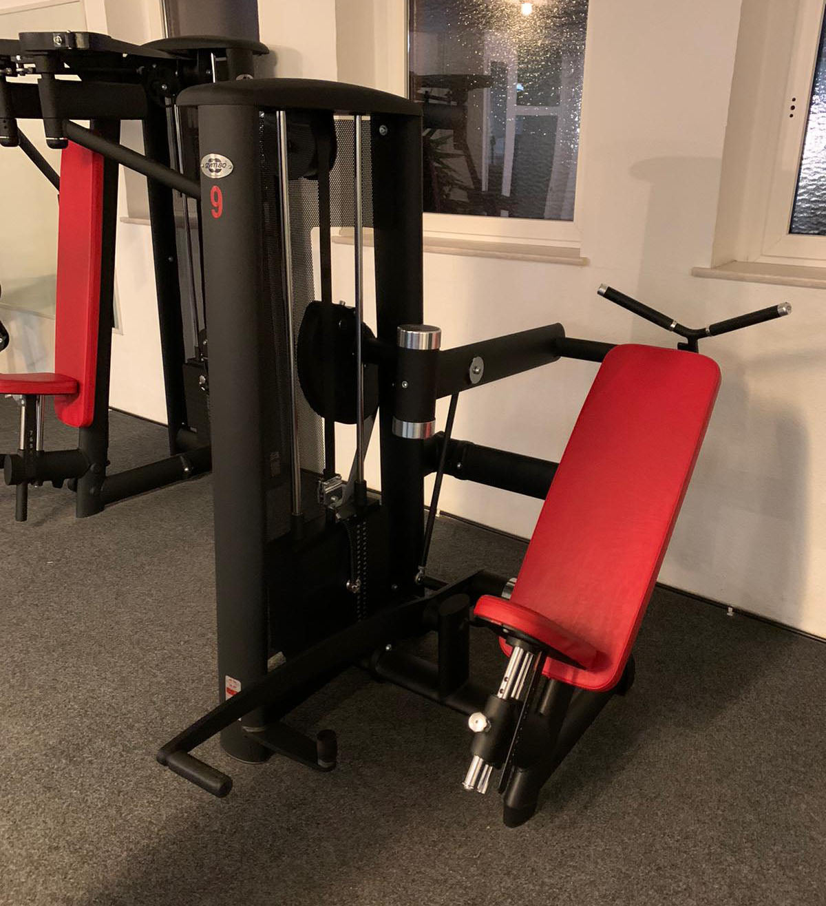 Gym80 Sygnum - 20 Kraftgeräte, 17 Bänke, Ständer, Ablagen etc - Gerätepark, Matt-Schwarz Sonderfarbe, gebraucht - Neuwertig