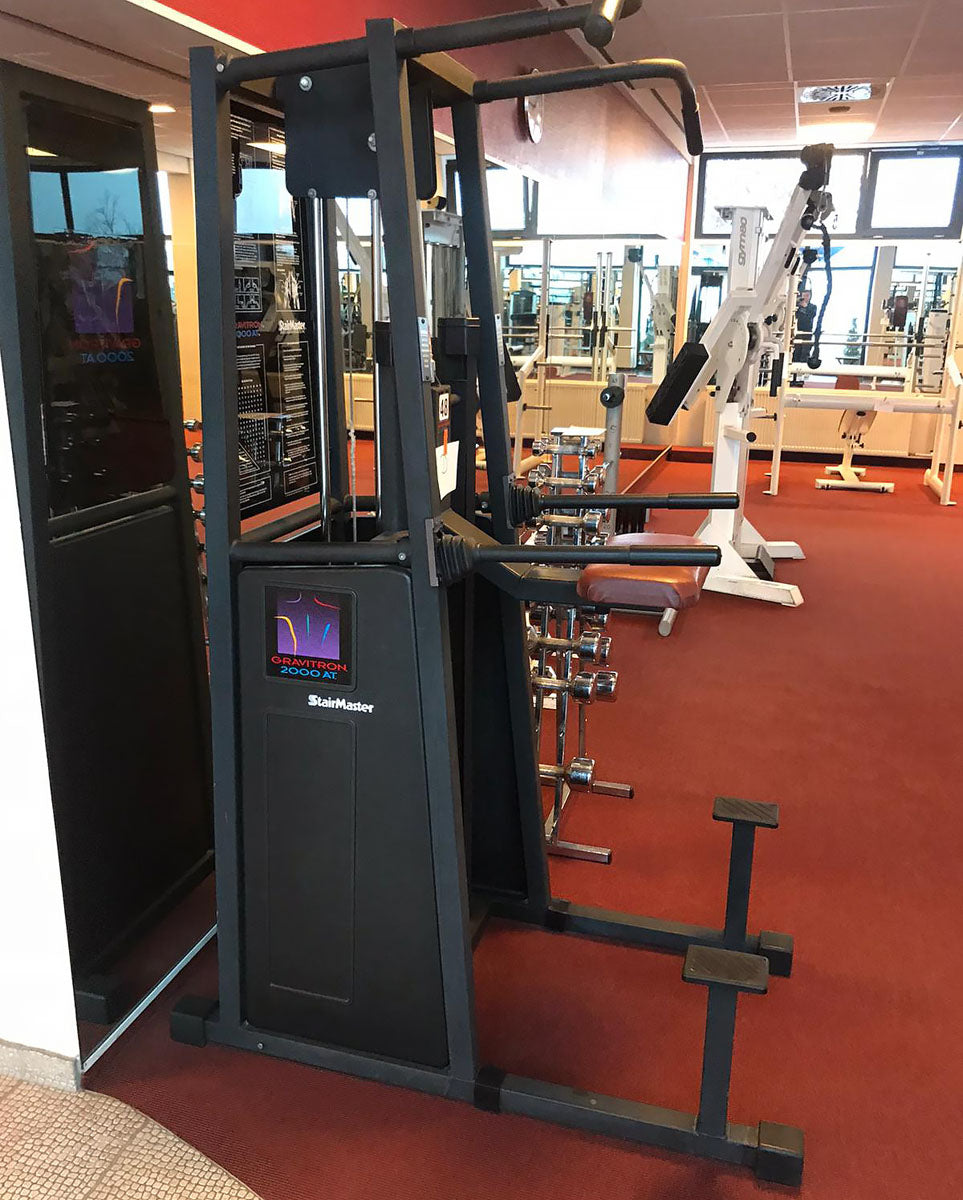 Stairmaster Gravitron 2000 AT Dip/Chin, Dip-Klimmzugmaschine mit Gewichtsunterstützung, Rahmen Schwarz, Polster Braun, gebraucht - überholter Zustand