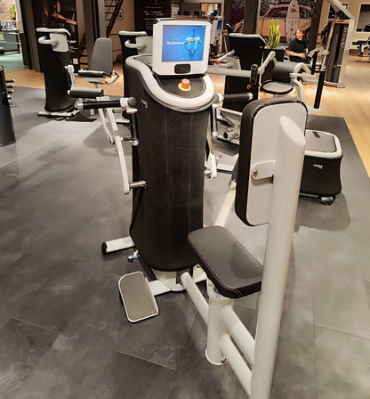 eGym 9er Kraft Zirkel, 9 Kraftgeräte, inkl. PREMIUM Software, Baujahr 2015, Free Flow Technik, gebraucht - überholter Zustand