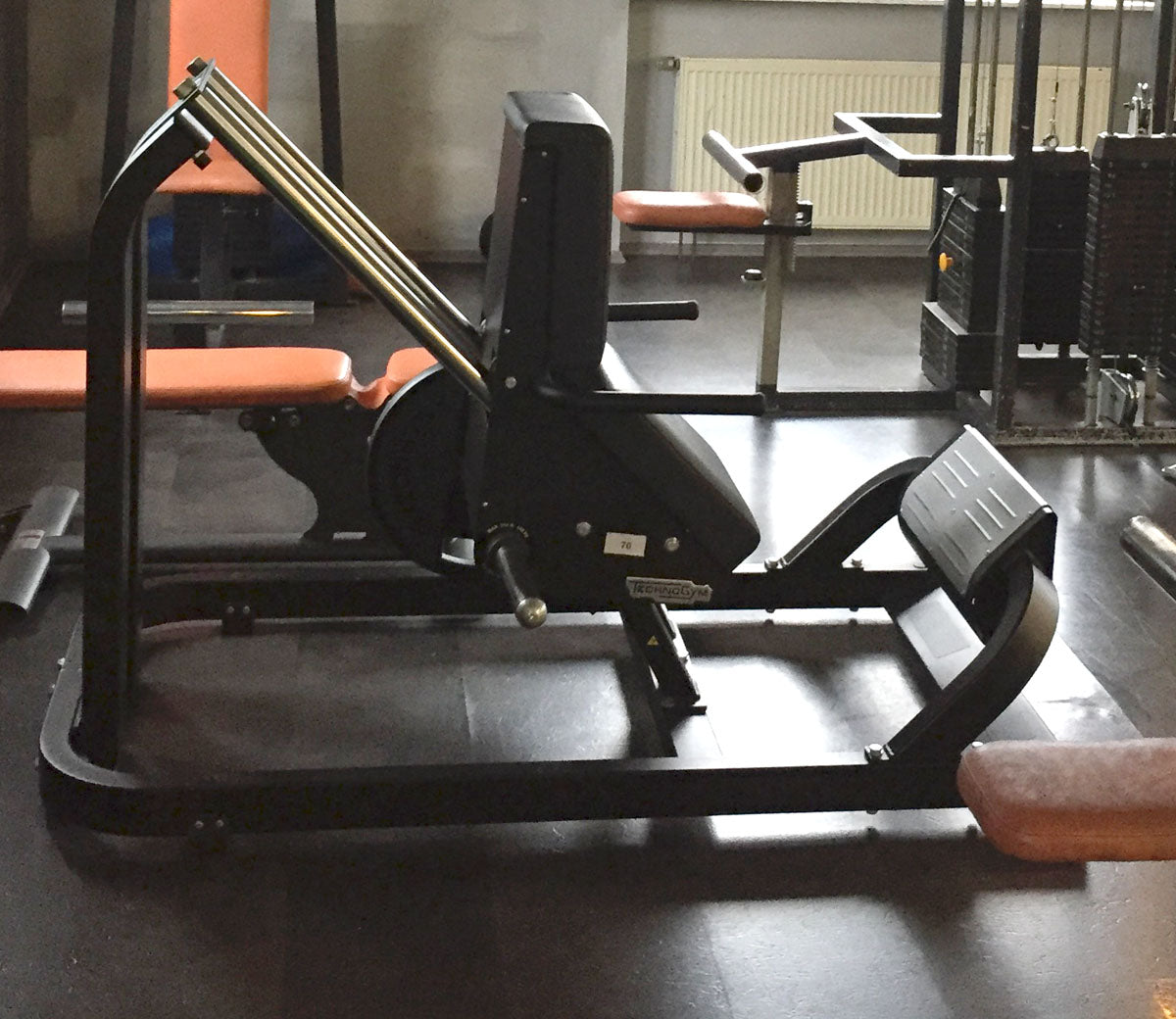 TechnoGym Pure Strength Set, 6 plate-loaded strength training machines, built in 2014, very new used fitness equipment - other equipment on request