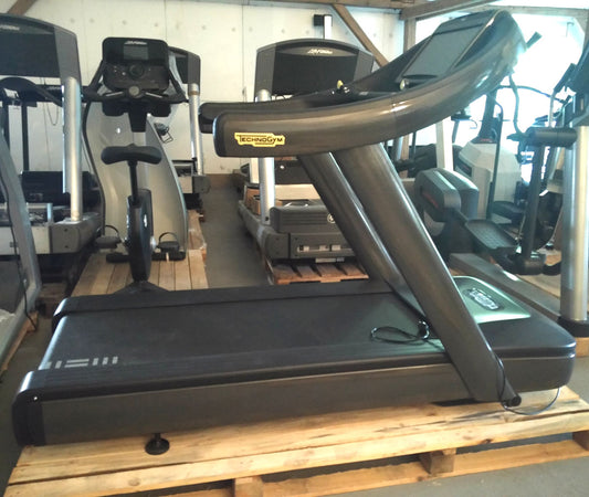 TechnoGym Laufband Excite Line Run Now 700, Unity Display mit Internet, Youtube, Neflix, gebraucht - überholter Zustand