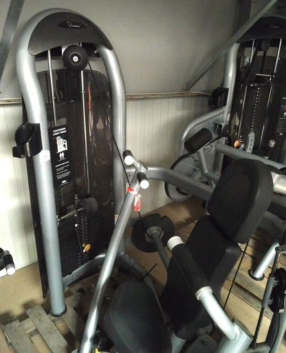 Matrix Aura G3-S13 Bankdrückmaschine DUAL, Brustpresse, Chest Press, Farbe Silber, gebraucht - überholter Zustand