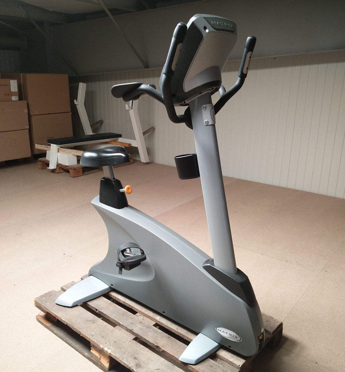 Ausdauergeräte Set 8 Stk von Matrix, junge Cardiogeräte, neue Modelle, Ascent Trainer, Laufbänder, Ergometer, Recumbent etc, gebraucht - überholter Zustand