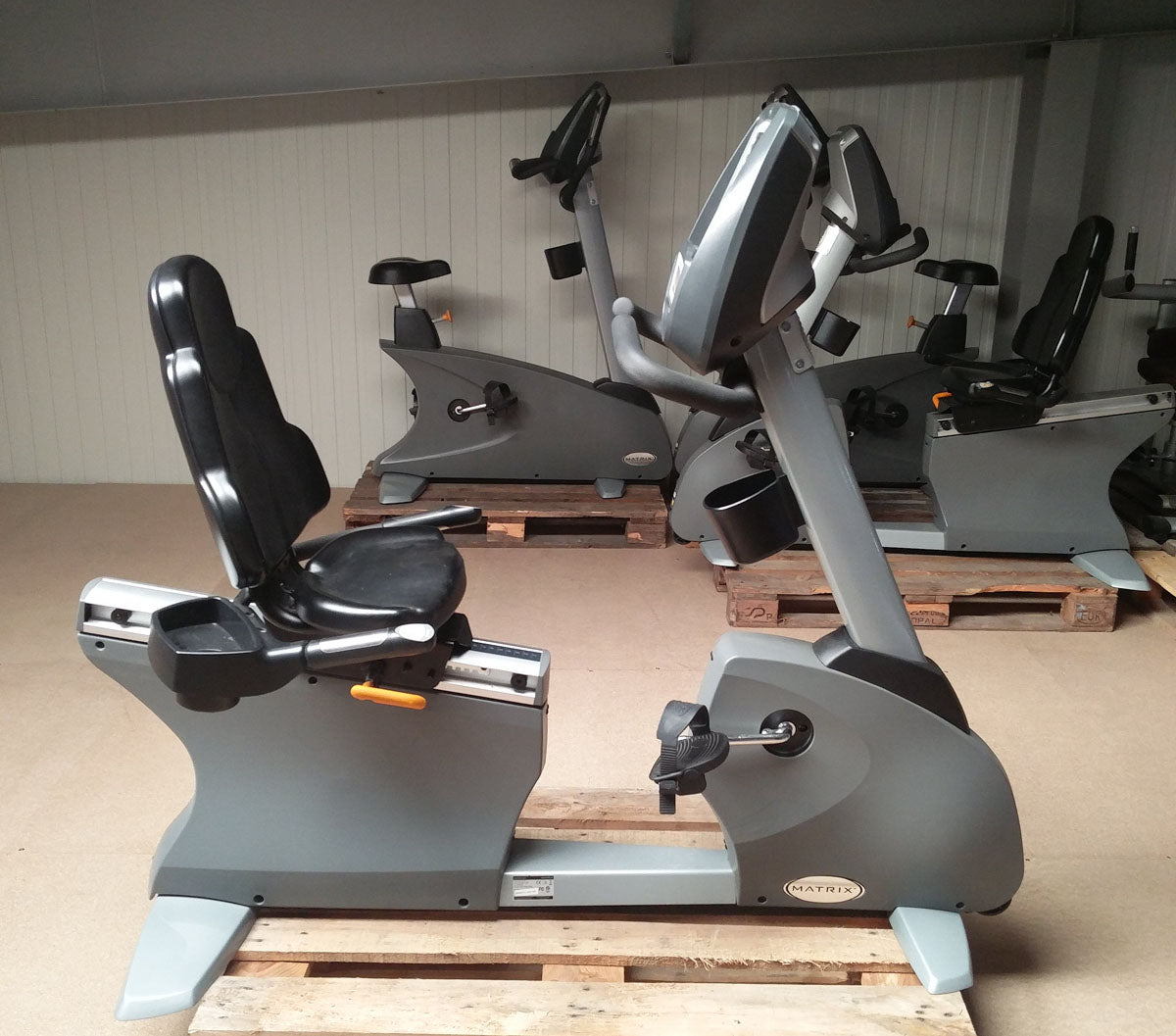 Ausdauergeräte Set 8 Stk von Matrix, junge Cardiogeräte, neue Modelle, Ascent Trainer, Laufbänder, Ergometer, Recumbent etc, gebraucht - überholter Zustand