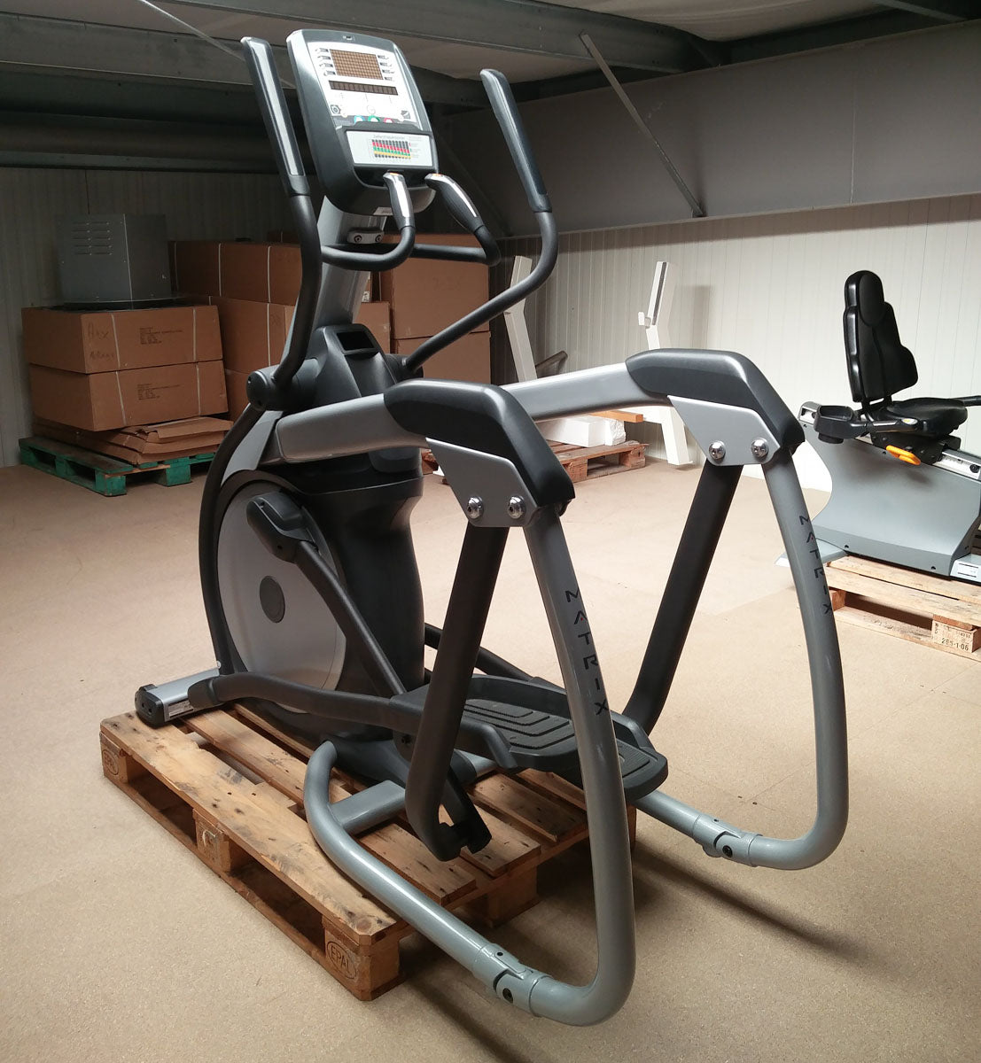 Ausdauergeräte Set 8 Stk von Matrix, junge Cardiogeräte, neue Modelle, Ascent Trainer, Laufbänder, Ergometer, Recumbent etc, gebraucht - überholter Zustand
