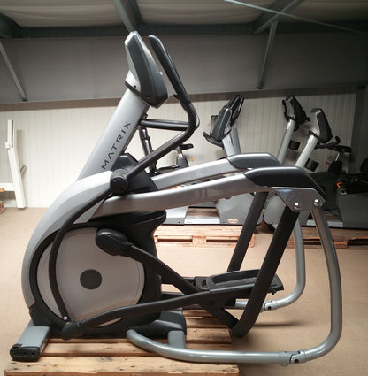 Ausdauergeräte Set 8 Stk von Matrix, junge Cardiogeräte, neue Modelle, Ascent Trainer, Laufbänder, Ergometer, Recumbent etc, gebraucht - überholter Zustand