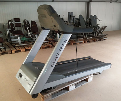 Ausdauergeräte Set 8 Stk von Matrix, junge Cardiogeräte, neue Modelle, Ascent Trainer, Laufbänder, Ergometer, Recumbent etc, gebraucht - überholter Zustand