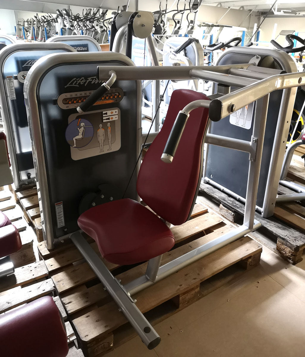 Life Fitness Zirkel mit 8 Fitnessgeräten, Circuit Series Set, Polster Rot, gebraucht - überholter Zustand