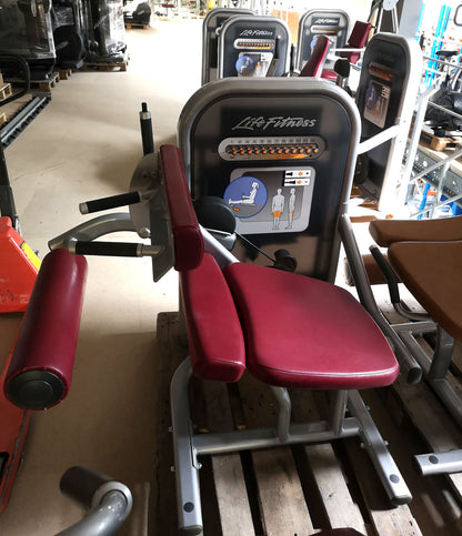 Life Fitness Zirkel mit 8 Fitnessgeräten, Circuit Series Set, Polster Rot, gebraucht - überholter Zustand