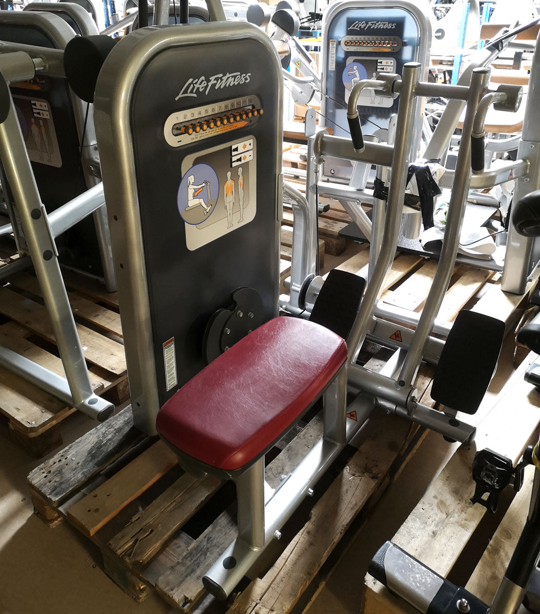 Life Fitness Zirkel mit 8 Fitnessgeräten, Circuit Series Set, Polster Rot, gebraucht - überholter Zustand