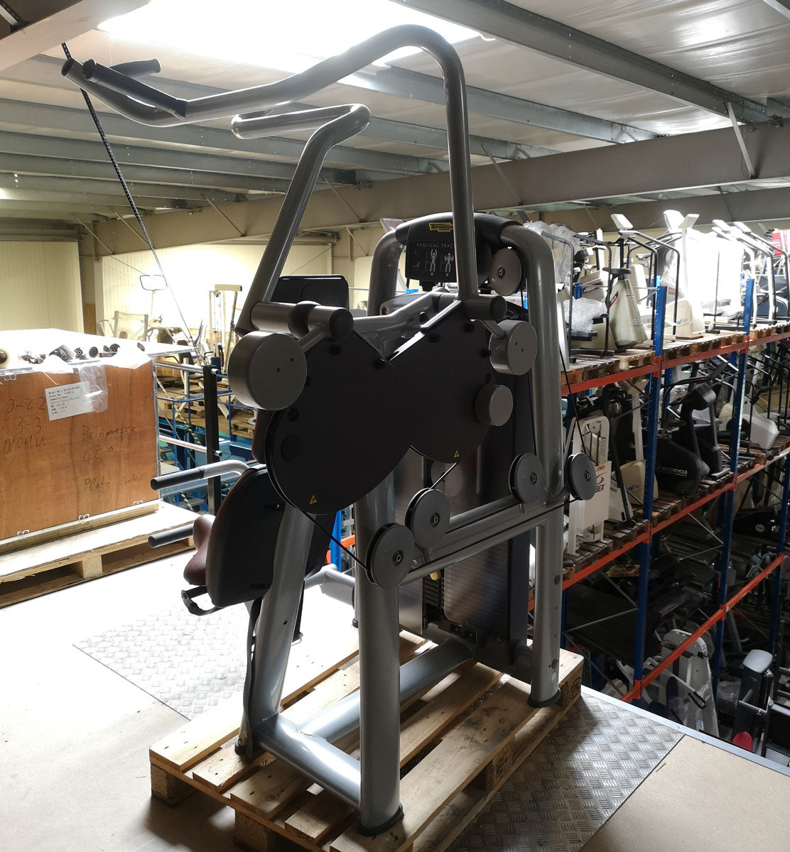 TechnoGym Latzug, Vertical Traction, Pulldown, Selection Line - Neues Modell mit Plastikverkleidung, Polster Braun, gebraucht - überholter Zustand