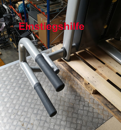 TechnoGym Latzug, Vertical Traction, Pulldown, Selection Line - Neues Modell mit Plastikverkleidung, Polster Braun, gebraucht - überholter Zustand