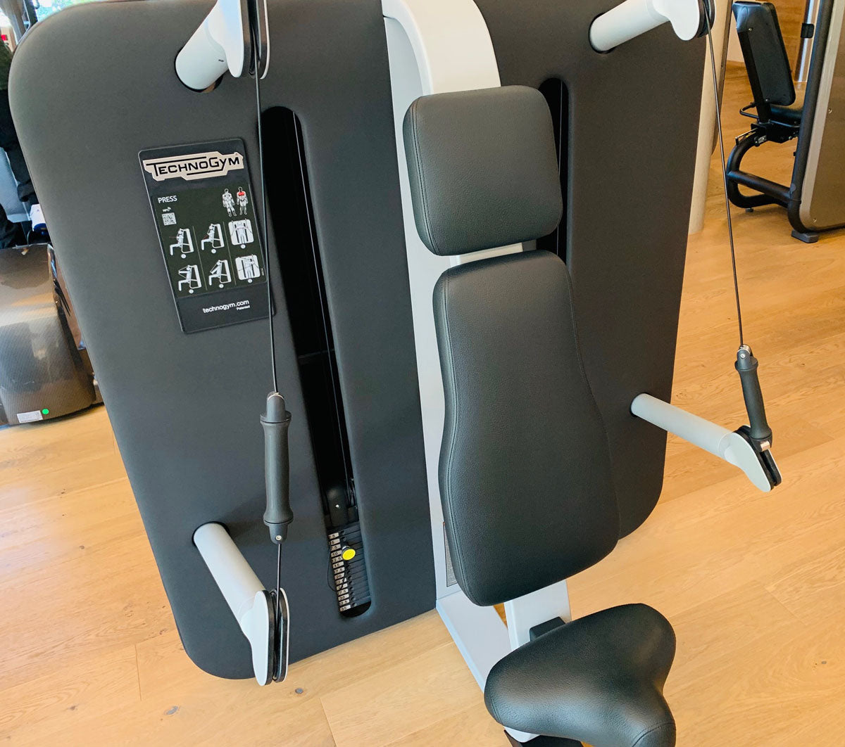 TechnoGym Kinesis Stationen, 6 Kraftgeräte im Set, gebraucht, überholter Zustand