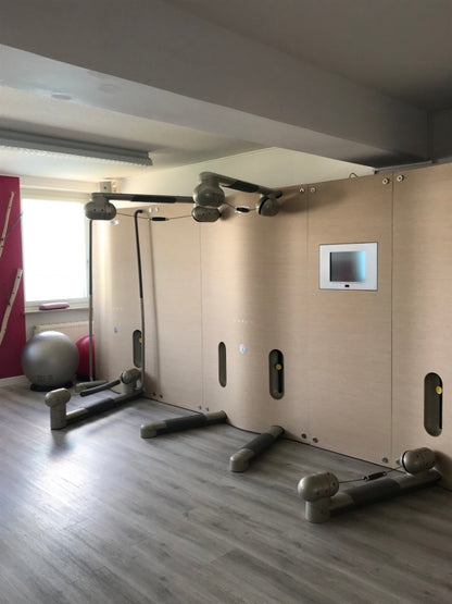 TechnoGym Kinesis Class Wand, Set mit 4 Modulen und TV, gebraucht, guter Zustand