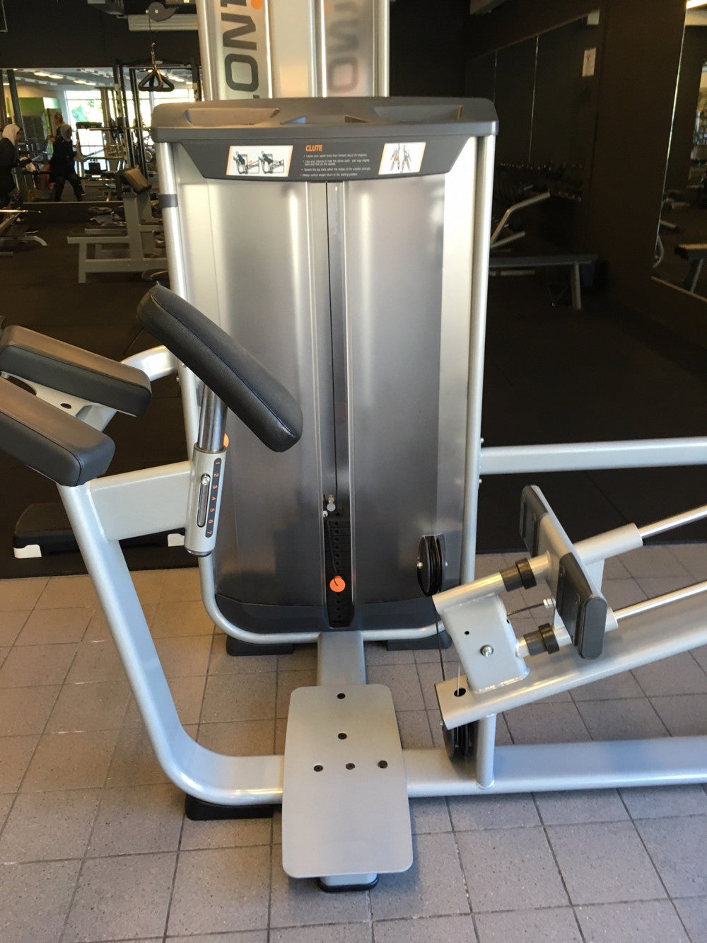 Inotec Kraftgeräteset mit 28 Fitnessgeräten, 18 Kraftgeräte, 10 Bänke und Racks, Natural Line, Silber, Polster Schwarz, gebraucht, überholter Zustand