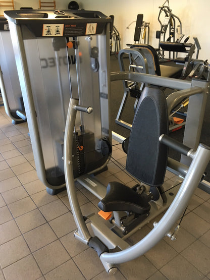 Inotec Kraftgeräteset mit 28 Fitnessgeräten, 18 Kraftgeräte, 10 Bänke und Racks, Natural Line, Silber, Polster Schwarz, gebraucht, überholter Zustand