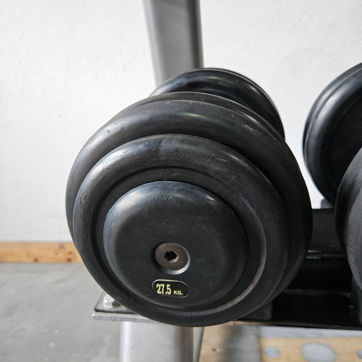 5 Paare Kurzhanteln aus Gummi, 22,5kg, 25kg, 27,5kg, 30kg und 32,5kg - Gummierte Kompakthanteln, inklusive Ständer, gebraucht - mit Gebrauchsspuren