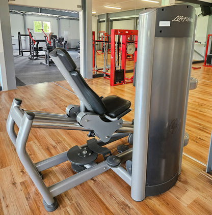 Life Fitness Beinpresse sitzend, Leg Press, Signature Serie, 195kg Gewichtsblock, Rahmenfarbe Silber, gebraucht - überholter Zustand