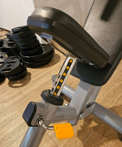 MATRIX Magnum Series Incline Bench Chest Press MG-PL14, Schrägbankdrückmaschine Plate loaded MG-A417, Rahmen Silber, gebraucht - überholter Zustand