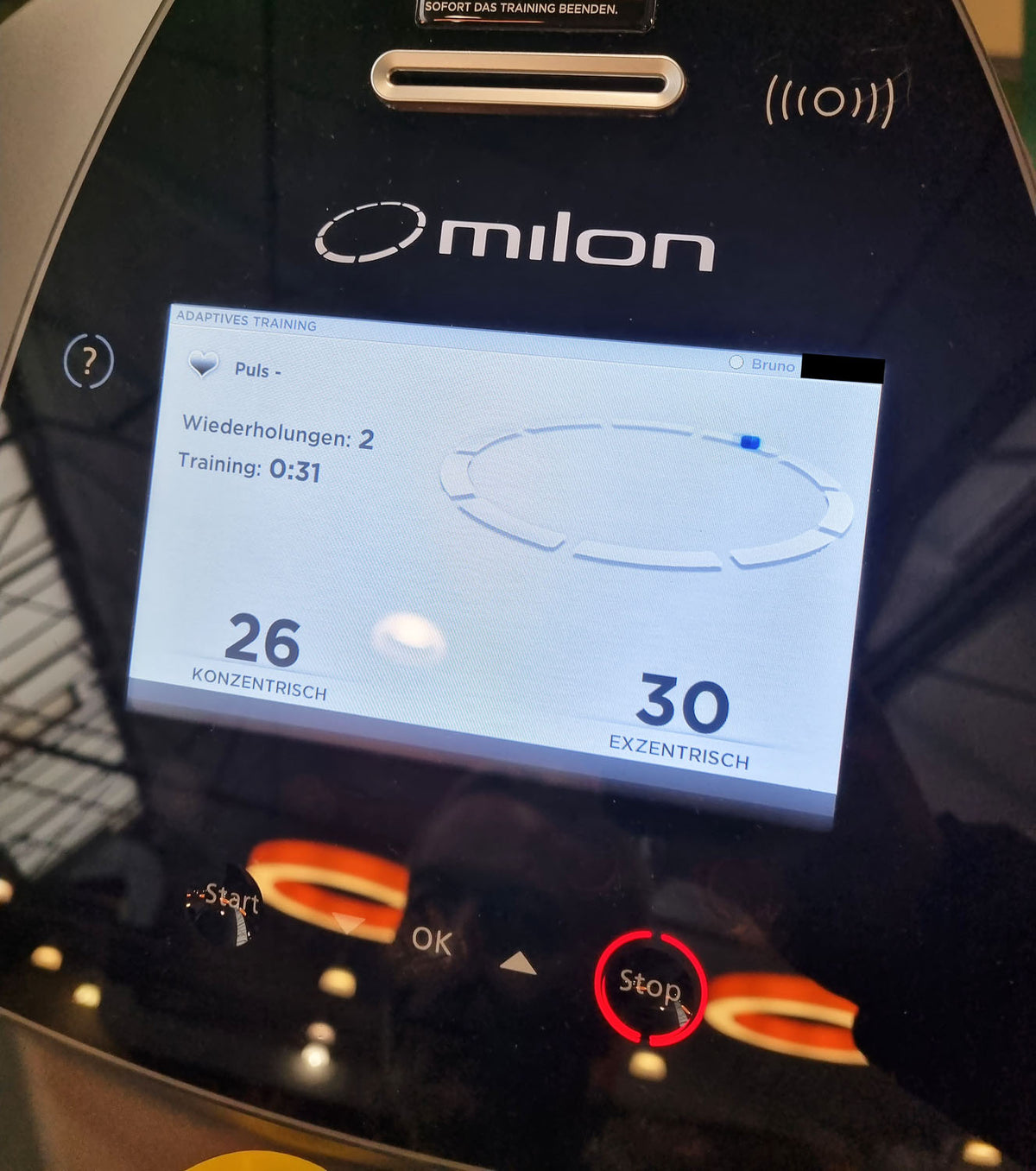 Milon 9er PREMIUM Kraft Zirkel, Baujahr 2017, Gehäuse in Anthrazit Stone, Polster Braun, inkl. LED Ampel, gebraucht, überholt und Neuwertig - Top Zustand