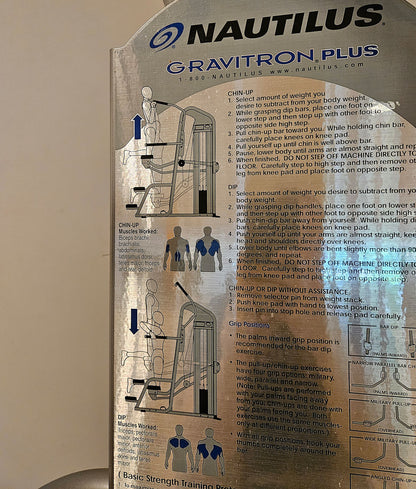 Nautilus Nitro Gravitron Plus, Dip & Klimmzugmaschine mit Gewichtsunterstützung, Assisted Chin-up and Dip Machine, Rahmen Silber, gebraucht - überholter Zustand