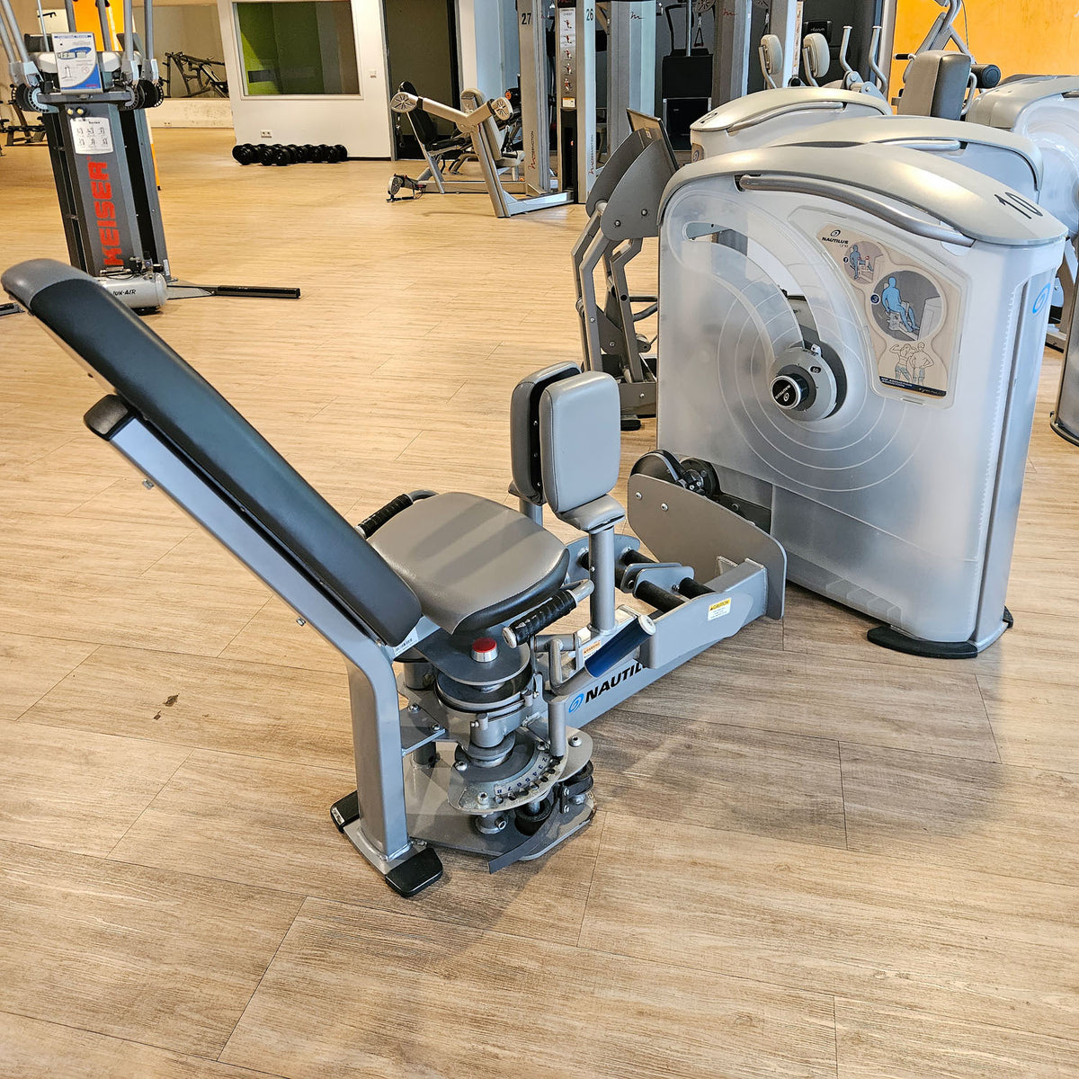 Nautilus ONE Hip Abduction-Adduction, Abduktoren und Adduktoren 2 in 1 Kombimaschine, Model S6AA, Rahmenfarbe Silber, gebraucht - überholter Zustand