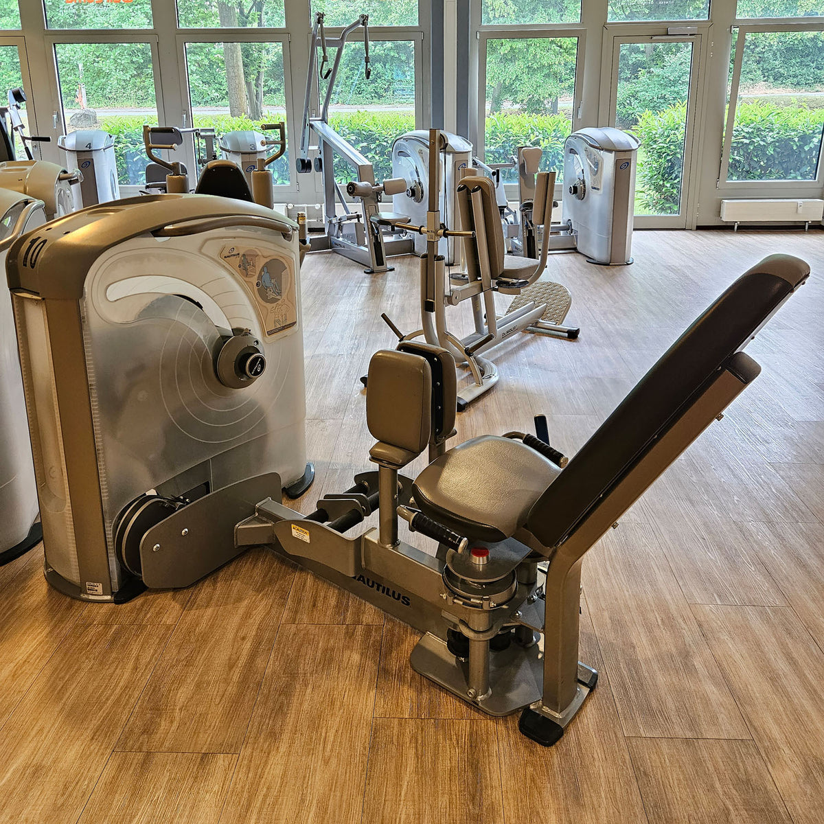 Nautilus ONE Hip Abduction-Adduction, Abduktoren und Adduktoren 2 in 1 Kombimaschine, Model S6AA, Rahmenfarbe Silber, gebraucht - überholter Zustand