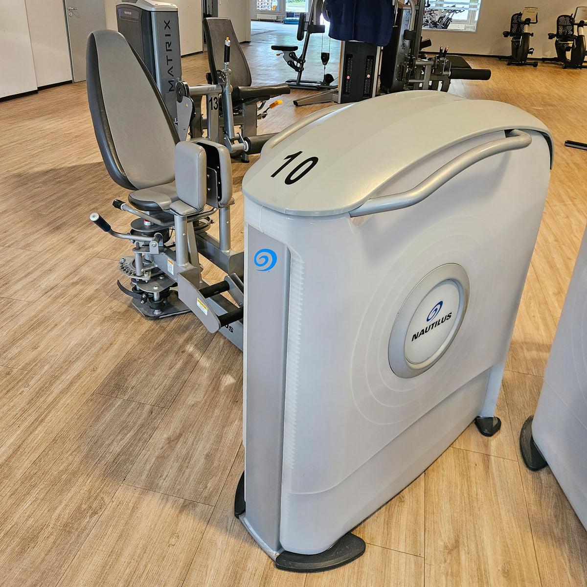 Nautilus ONE Hip Abduction-Adduction, Abduktoren und Adduktoren 2 in 1 Kombimaschine, Model S6AA, Rahmenfarbe Silber, gebraucht - überholter Zustand