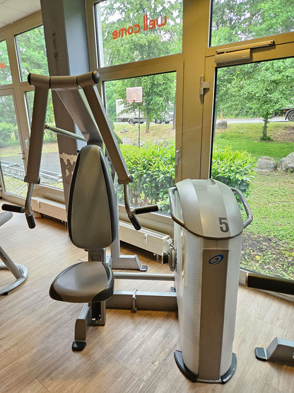 Nautilus ONE Chest Press, Bench Press Machine, Model S6CP, Frame Color Silver, Used - Refurbished Condition