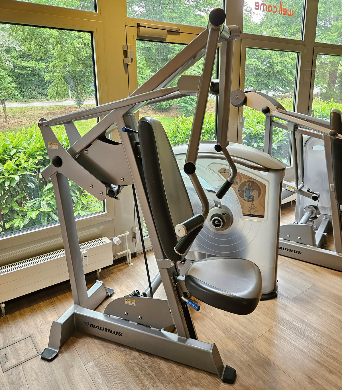 Nautilus ONE Chest Press, Bench Press Machine, Model S6CP, Frame Color Silver, Used - Refurbished Condition