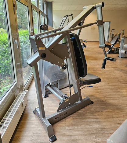 Nautilus ONE Chest Press, Bench Press Machine, Model S6CP, Frame Color Silver, Used - Refurbished Condition