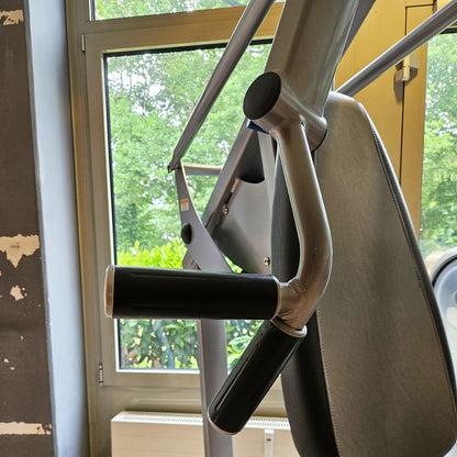 Nautilus ONE Chest Press, Bench Press Machine, Model S6CP, Frame Color Silver, Used - Refurbished Condition