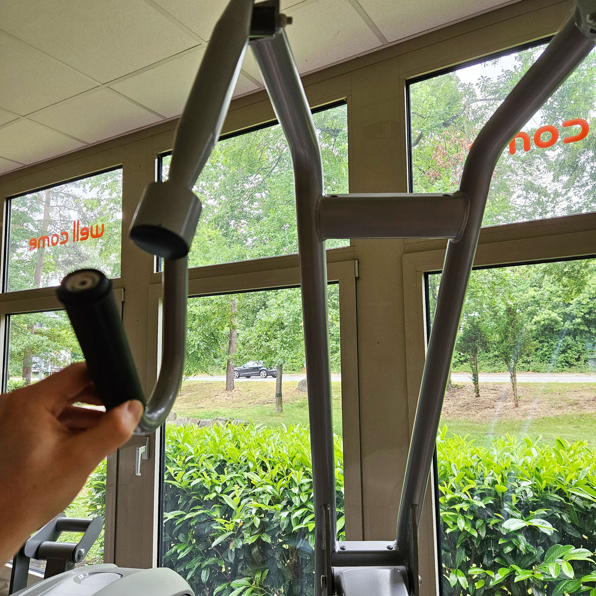 Nautilus ONE Lat Pulldown, lat pulldown from above, model S6LATP, rotating handles, frame color silver, used - refurbished condition