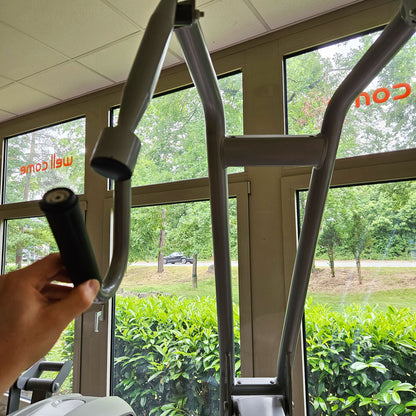 Nautilus ONE Lat Pulldown, lat pulldown from above, model S6LATP, rotating handles, frame color silver, used - refurbished condition