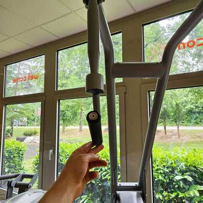 Nautilus ONE Lat Pulldown, lat pulldown from above, model S6LATP, rotating handles, frame color silver, used - refurbished condition