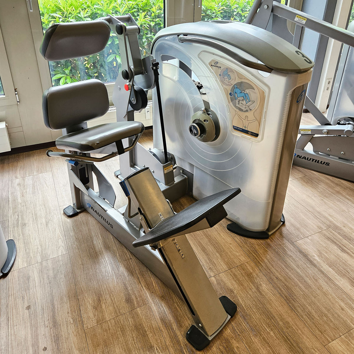 Nautilus ONE Low Back, Lower Back Machine, Rückenstreckermaschine, Hyperextension, Model S6LB, Rahmenfarbe Silber, gebraucht - überholter Zustand