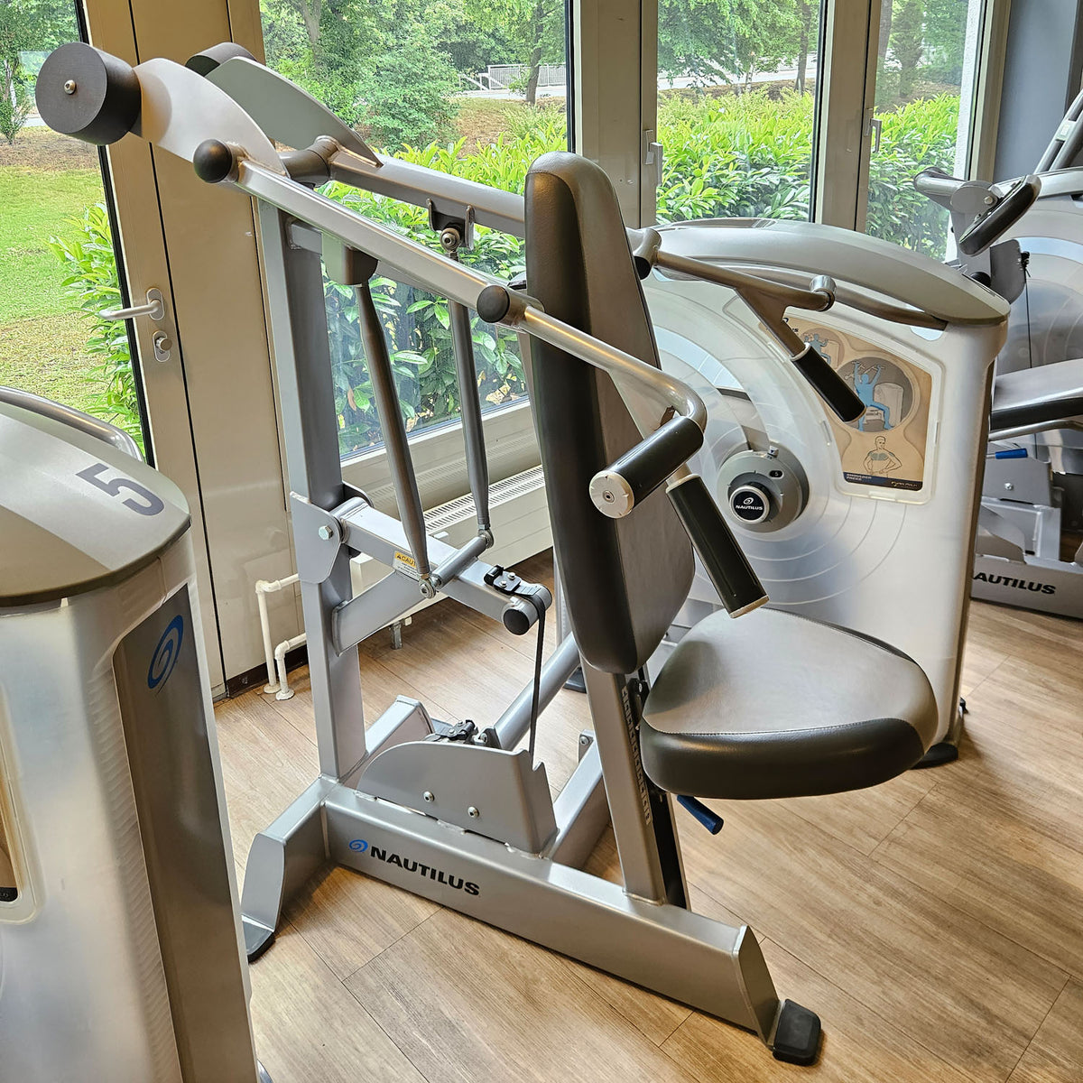 Nautilus ONE Shoulder Press, Schulterpresse, Overheadpress, Model S6SP, Rahmenfarbe Silber, gebraucht - überholter Zustand