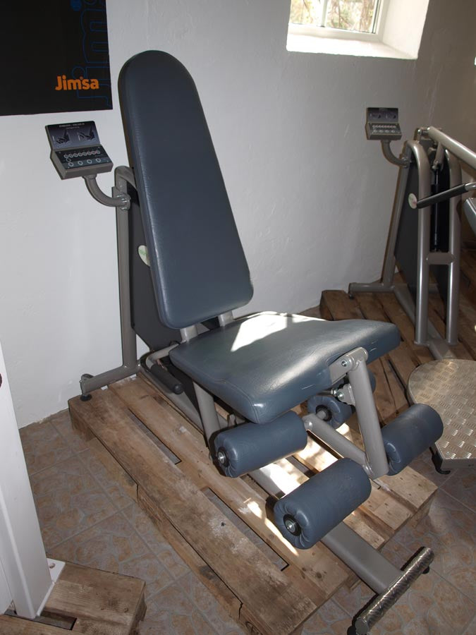 Calory Coach (SDH) 8 circuit machines with display &amp; electronic adjustment of resistance levels (1 to 5) &amp; indicators, Ladystudios