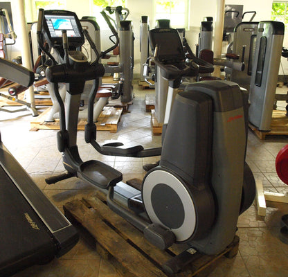 Life Fitness Elevation Series 95 Engage cardio equipment, 10 cardio machines in a set, touchscreen displays, used - refurbished condition