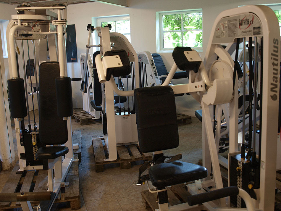 Nautilus Nitro Serie, Kraftgerätepark, 13 Fitnessstudio Geräte, Weiß, gebraucht