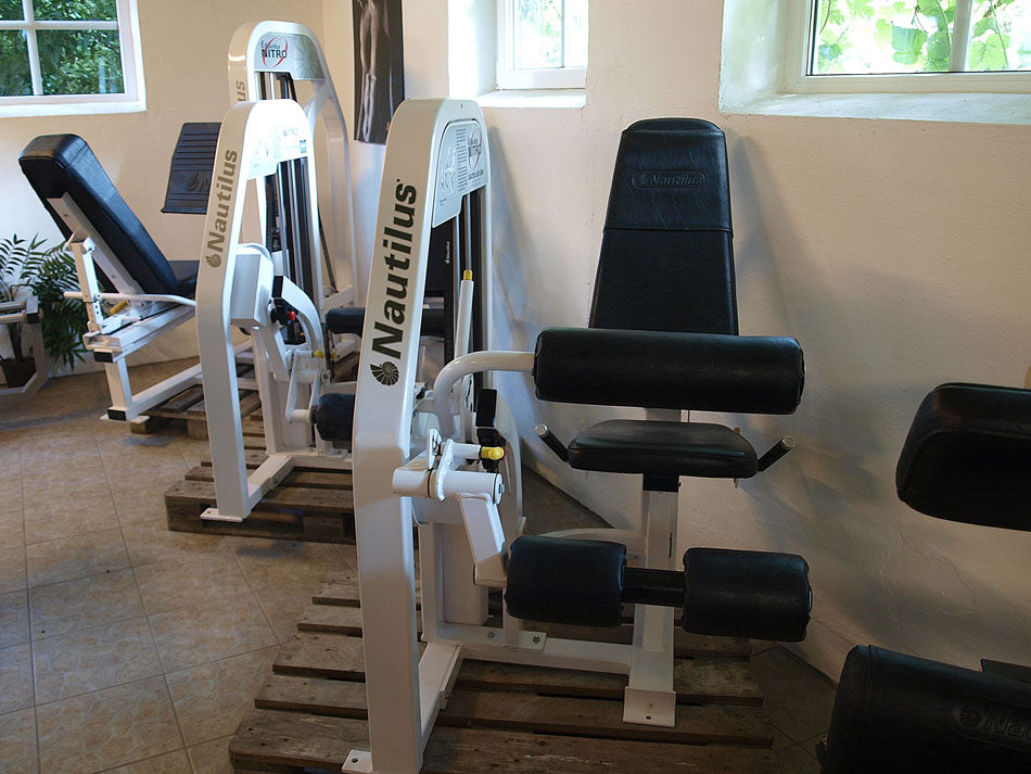 Nautilus Nitro Serie, Kraftgerätepark, 13 Fitnessstudio Geräte, Weiß, gebraucht