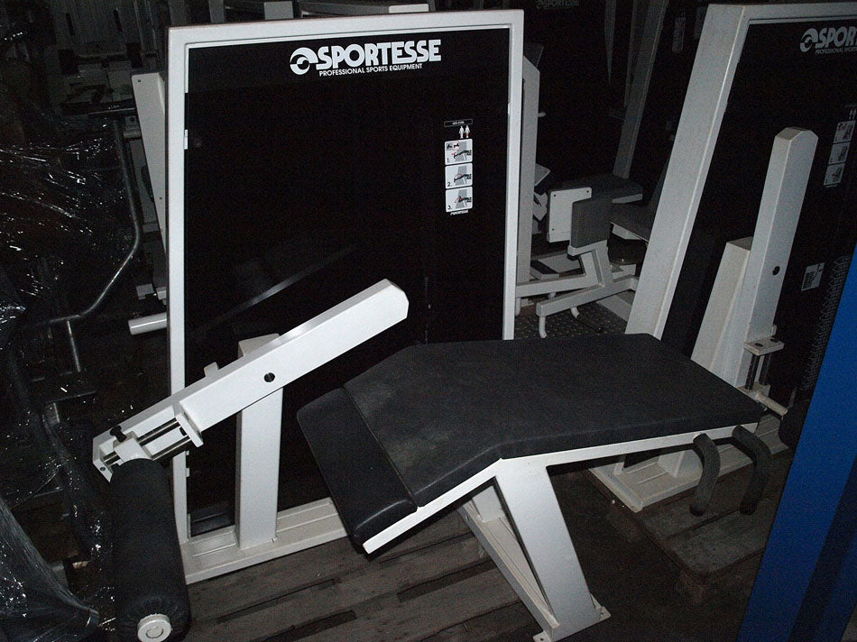Sportesse Fitnessstudio Anlage, 16 Kraftgeräte, gebrauchter Fitnesspark, Farbe Weiß
