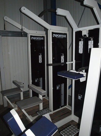 Sportesse Fitnessstudio Anlage, 16 Kraftgeräte, gebrauchter Fitnesspark, Farbe Weiß