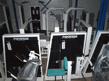 Sportesse Fitnessstudio Anlage, 16 Kraftgeräte, gebrauchter Fitnesspark, Farbe Weiß
