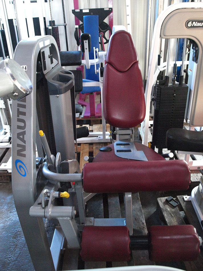 Nautilus Nitro Beinbeuger, Leg curl, sitzend, Silber, gebraucht
